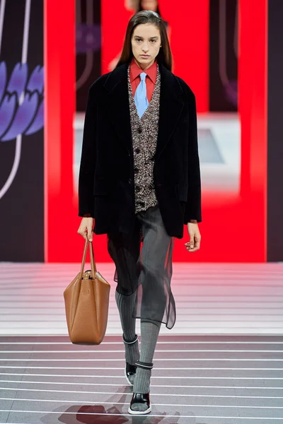 Look 18